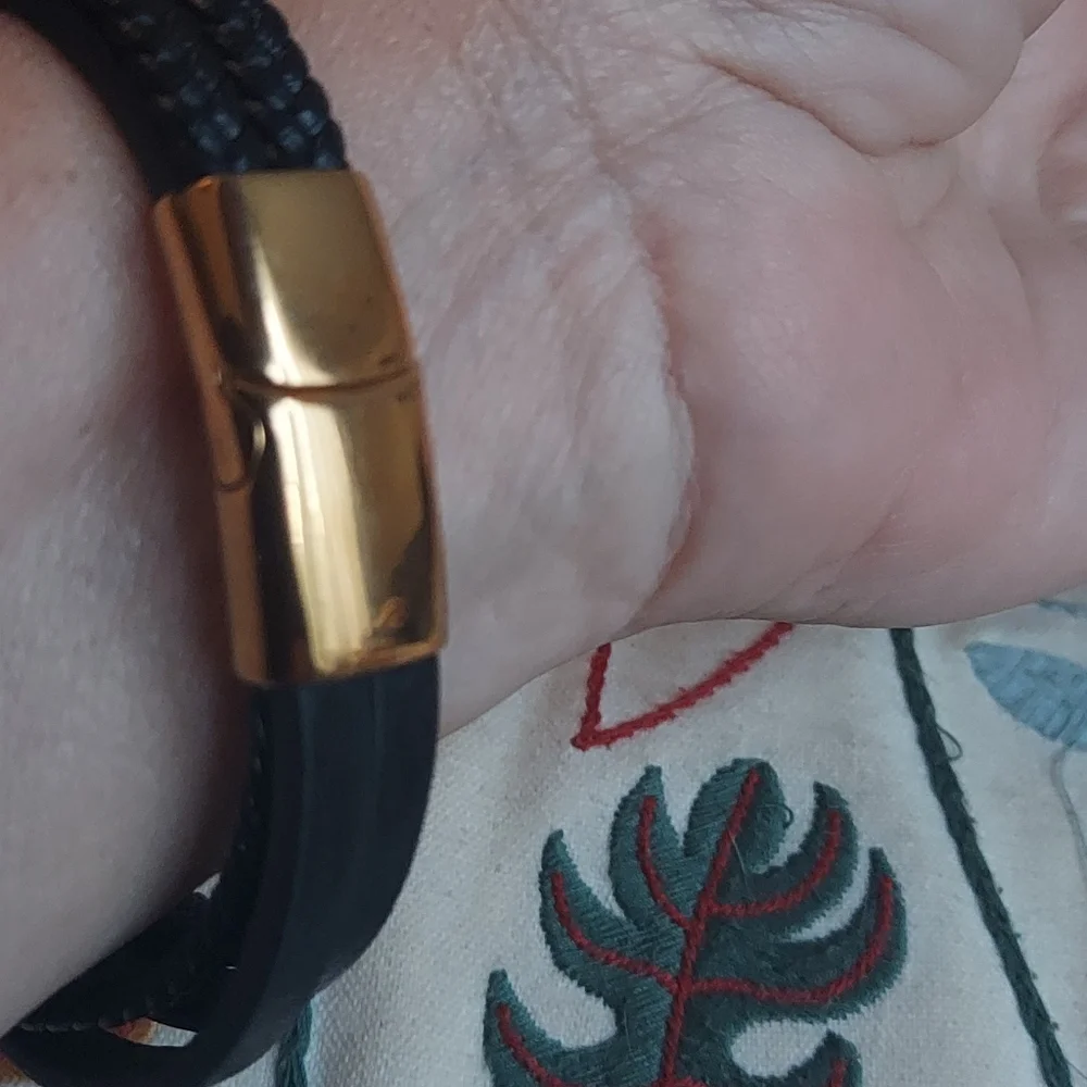 🦋NWT Unisex Leather Bracelet 18k GF lock. L.